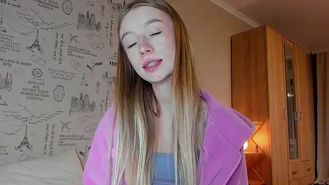 Snapshot of minidivaa_ chatting on 10/14/25, 10:31 minidivaa online show from 10/14/25, 10:31