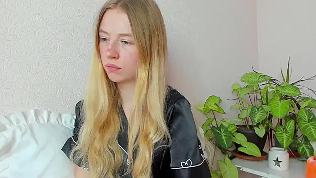 Snapshot of minidivaa_ chatting on 01/10/25, 11:43 minidivaa online show from 01/10/25, 11:43