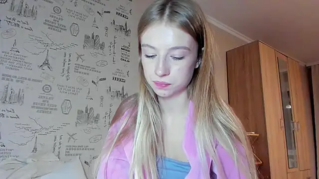 Snapshot of minidivaa_ chatting on 10/13/25, 07:04 minidivaa online show from 10/13/25, 07:04