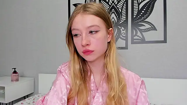 Snapshot of minidivaa_ chatting on 03/11/25, 10:42 minidivaa online show from 03/11/25, 10:42