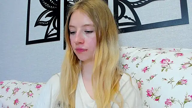 Snapshot of minidivaa_ chatting on 01/21/25, 09:15 minidivaa online show from 01/21/25, 09:15