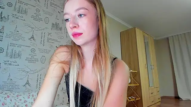 Snapshot of minidivaa_ chatting on 12/18/25, 06:23 minidivaa online show from 12/18/25, 06:23