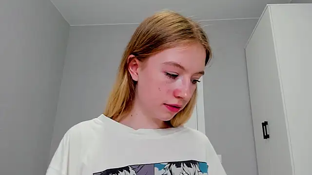 Snapshot of minidivaa_ chatting on 01/24/25, 11:12 minidivaa online show from 01/24/25, 11:12