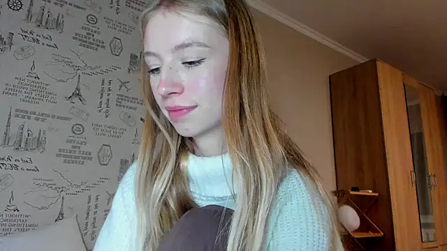 Snapshot of minidivaa_ chatting on 10/12/25, 08:10 minidivaa online show from 10/12/25, 08:10