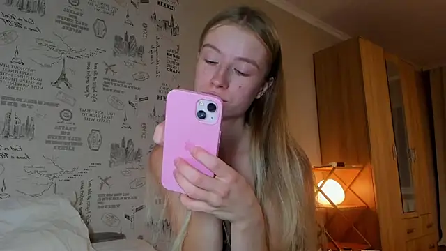 Snapshot of minidivaa_ chatting on 10/19/25, 07:05 minidivaa online show from 10/19/25, 07:05