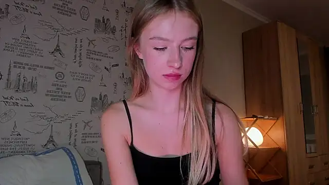 Snapshot of minidivaa_ chatting on 11/04/25, 08:56 minidivaa online show from 11/04/25, 08:56