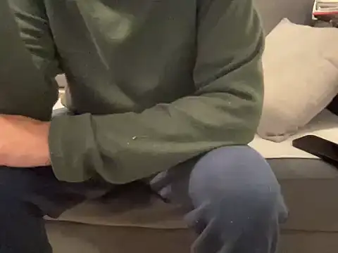 4small4inchlol online show from 12/15/25, 11:49