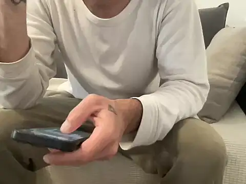 4small4inchlol online show from 03/12/26, 02:10