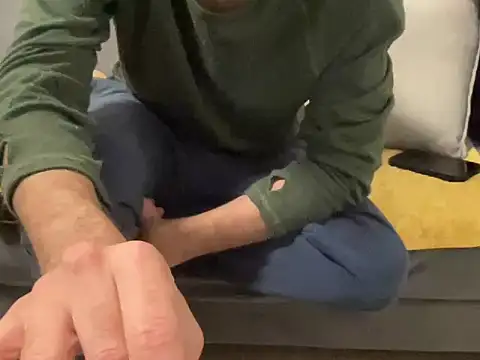 4small4inchlol online show from 12/13/25, 08:04