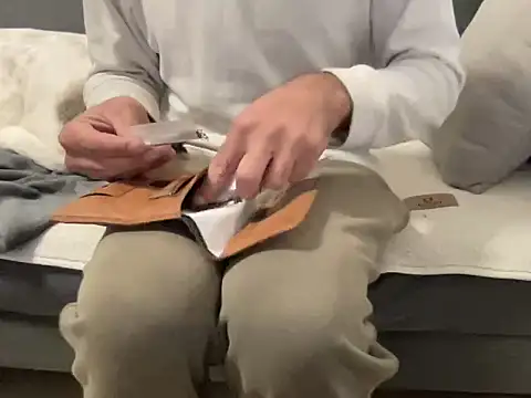 4small4inchlol online show from 12/18/25, 11:08