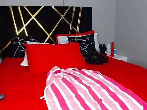 Snapshot of MissBigNipples chatting on 11/21/25, 05:34 MissBigNipples online show from 11/21/25, 05:34