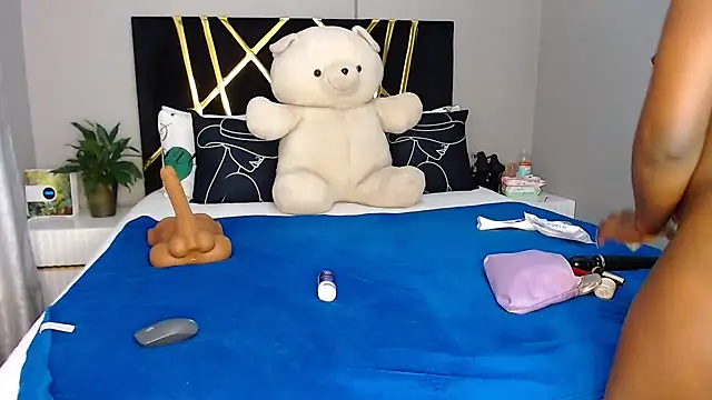 Snapshot of MissBigNipples chatting on 11/02/25, 03:33 MissBigNipples online show from 11/02/25, 03:33