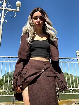 Snapshot of SandraCarter chatting on 05/27/26, 06:32 SandraCarter online show from 05/27/26, 06:32