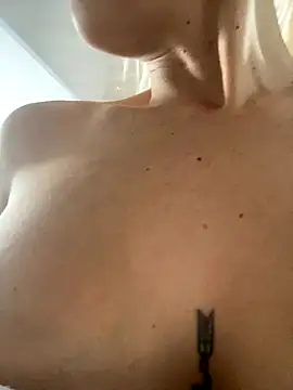 Snapshot of alicev_kitty chatting on 10/22/25, 12:59 alicev kitty online show from 10/22/25, 12:59