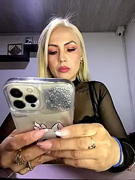 Snapshot of alicev_kitty chatting on 09/13/25, 01:11 alicev kitty online show from 09/13/25, 01:11