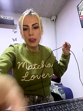 Snapshot of alicev_kitty chatting on 10/30/25, 01:09 alicev kitty online show from 10/30/25, 01:09