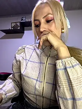 Snapshot of alicev_kitty chatting on 09/25/25, 12:44 alicev kitty online show from 09/25/25, 12:44