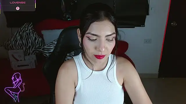 Snapshot of Carolaine69_ chatting on 06/22/26, 01:52 Carolaine69 online show from 06/22/26, 01:52