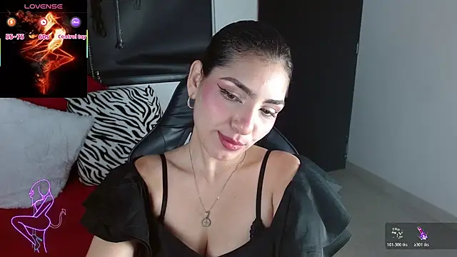 Snapshot of Carolaine69_ chatting on 06/05/26, 01:28 Carolaine69 online show from 06/05/26, 01:28