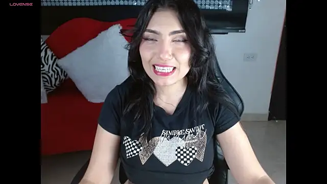 Snapshot of Carolaine69_ chatting on 07/04/26, 02:32 Carolaine69 online show from 07/04/26, 02:32