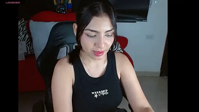 Snapshot of Carolaine69_ chatting on 07/11/26, 01:44 Carolaine69 online show from 07/11/26, 01:44