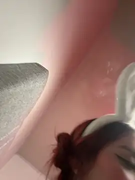 Isa smeraldy online show from 03/04/26, 06:43