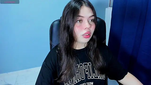 Snapshot of Sexy_paradise18_ chatting on 05/17/26, 12:10 Sexy paradise18 online show from 05/17/26, 12:10