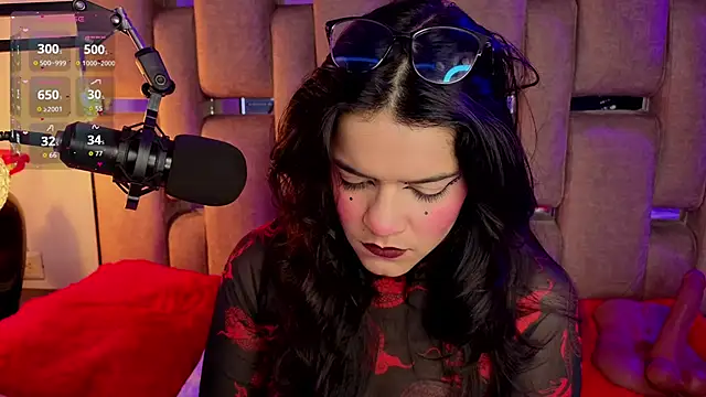 Snapshot of ValerieKay_ chatting on 11/11/25, 09:42 ValerieKay online show from 11/11/25, 09:42