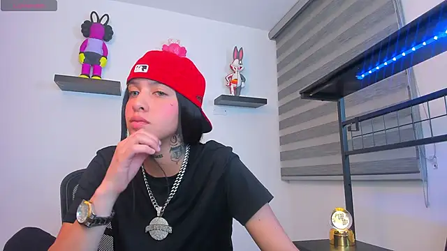 Snapshot of Gangster_Girl chatting on 02/19/26, 02:30 Gangster Girl online show from 02/19/26, 02:30