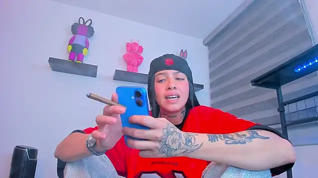 Gangster Girl online show from 11/12/25, 01:43