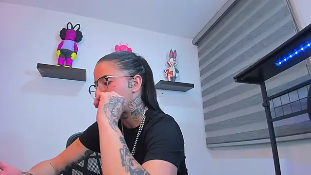 Gangster Girl online show from 11/28/25, 03:39