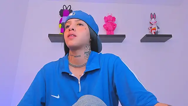 Gangster Girl online show from 03/04/25, 10:49