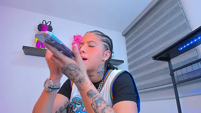 Gangster Girl online show from 11/04/25, 02:26