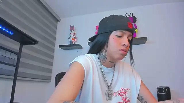 Gangster Girl online show from 11/26/25, 11:05