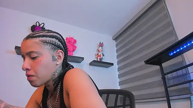 Gangster Girl online show from 11/30/25, 02:51