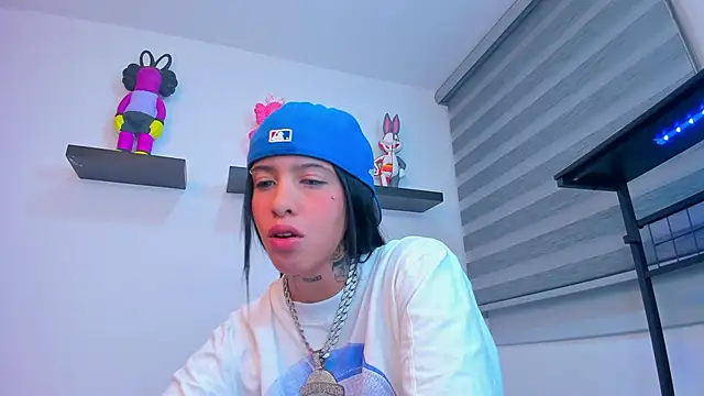 Gangster Girl online show from 10/28/25, 01:17