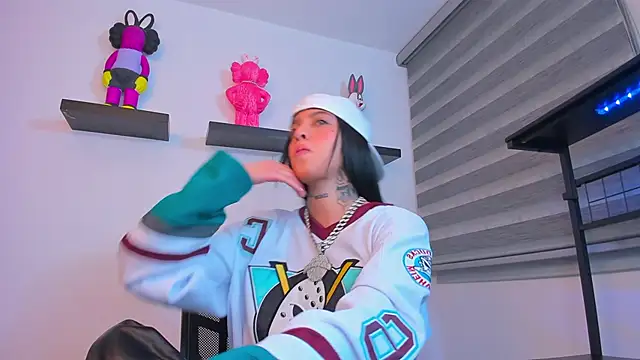 Gangster Girl online show from 10/29/25, 04:11