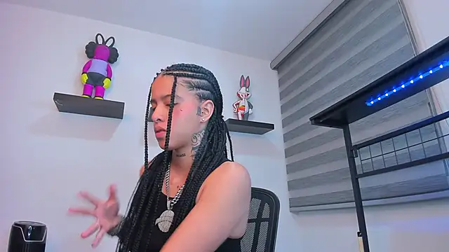 Snapshot of Gangster_Girl chatting on 12/21/25, 04:47 Gangster Girl online show from 12/21/25, 04:47