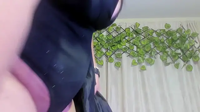 Rachel Dubois online show from 10/31/25, 01:02