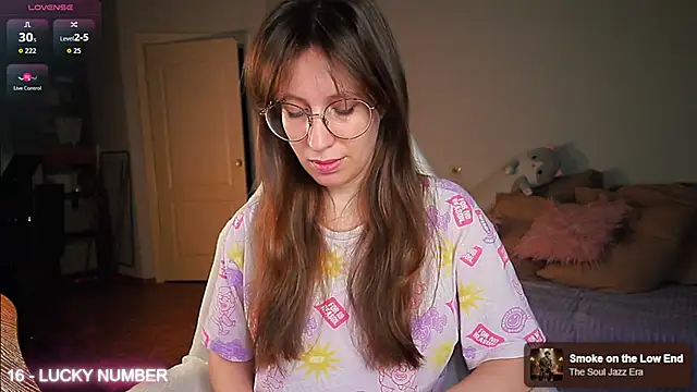 Snapshot of ms_allison_w chatting on 05/17/26, 04:51 ms allison w online show from 05/17/26, 04:51