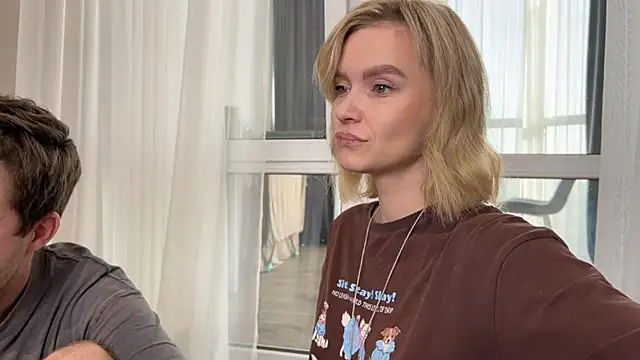 Snapshot of Adelovenick chatting on 11/19/25, 08:47 Adelovenick online show from 11/19/25, 08:47