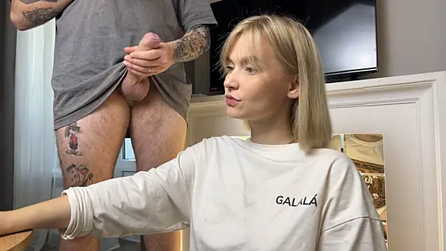 Snapshot of Adelovenick chatting on 10/24/25, 08:35 Adelovenick online show from 10/24/25, 08:35