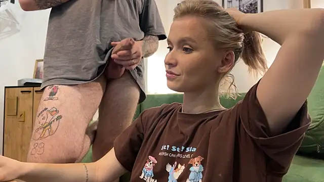 Snapshot of Adelovenick chatting on 10/28/25, 07:13 Adelovenick online show from 10/28/25, 07:13