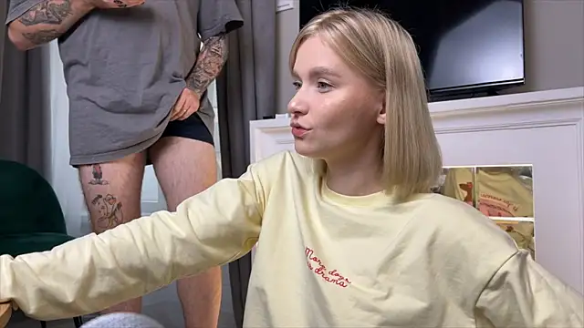 Snapshot of Adelovenick chatting on 10/25/25, 07:51 Adelovenick online show from 10/25/25, 07:51