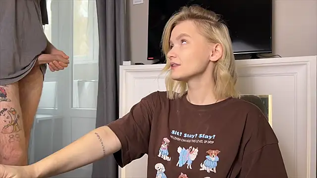 Snapshot of Adelovenick chatting on 11/30/25, 08:37 Adelovenick online show from 11/30/25, 08:37