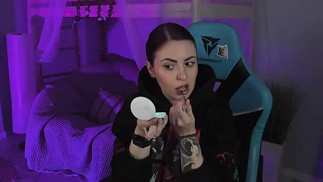 Lana  May online show from 11/08/25, 05:33