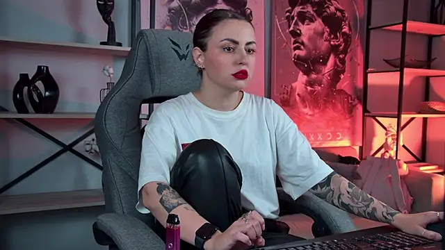 Lana  May online show from 10/02/25, 08:29