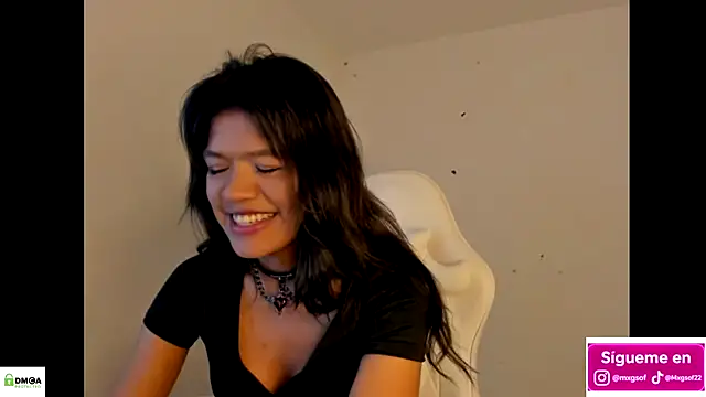 meganthompsonn22 online show from 11/17/25, 12:09