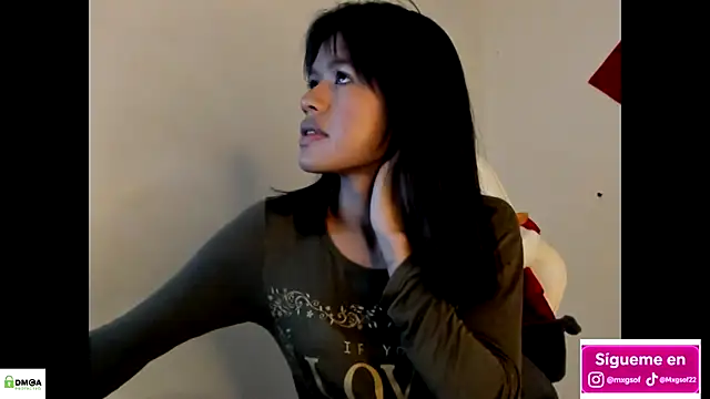 meganthompsonn22 online show from 11/30/25, 08:20