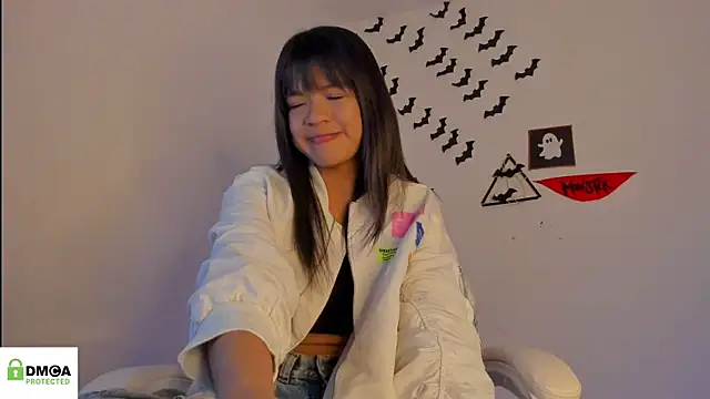 meganthompsonn22 online show from 10/28/25, 07:29